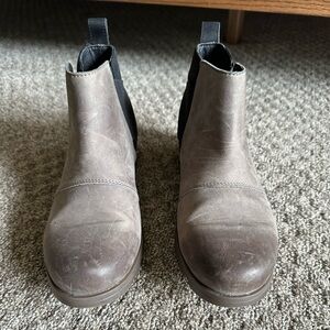 Sorel Emelie Colorblock Leather Chelsea Boots